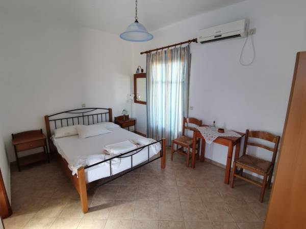 Doppelzimmer mit Balkon und Meerblick
